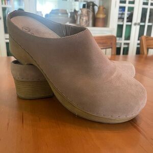 Bella Vita Motto Clogs